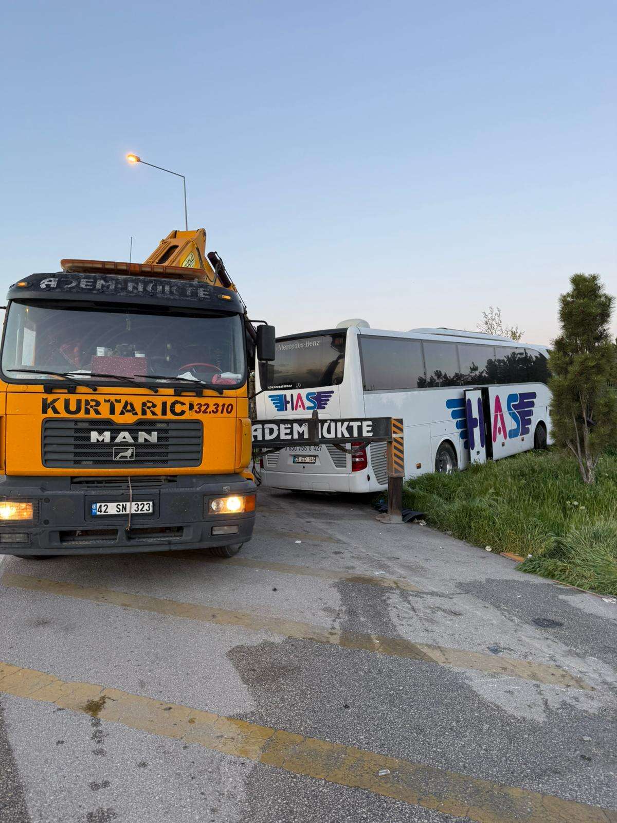 Konya’daki kazada hayatını kaybeden otobüs şoförü son yolculuğuna uğurlandı 11